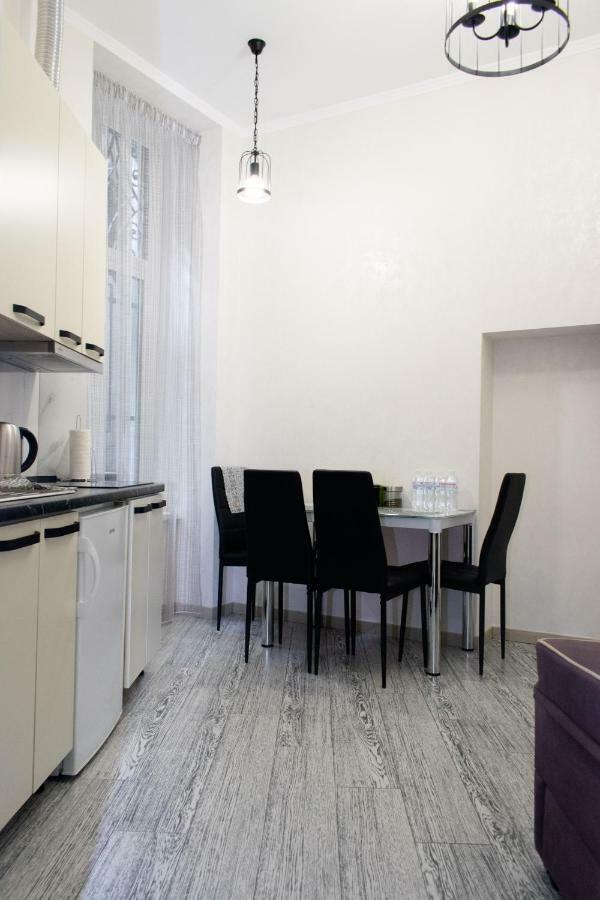 Apartment Barvy Lvova On Kostyushka St Exterior foto