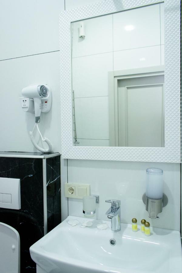 Apartment Barvy Lvova On Kostyushka St Exterior foto